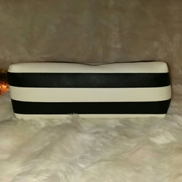 NWT Limited Betsey Johnson Charging Crossbody Wris - Picture 7 of 8